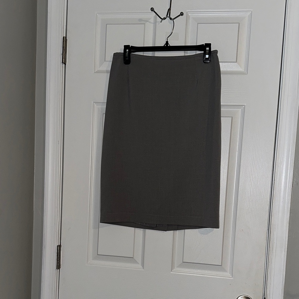 Calvin Klein Elegant Gray Pencil Skirt - Picture 2 of 3